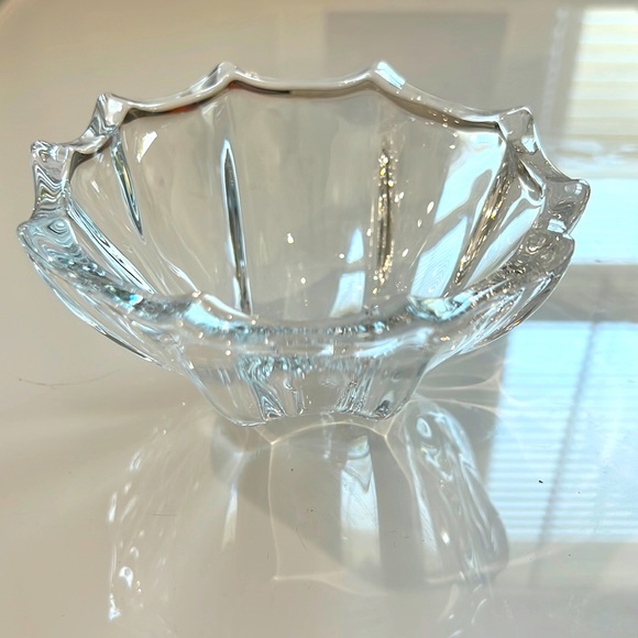 Vintage glass nut bowl - Picture 1 of 4